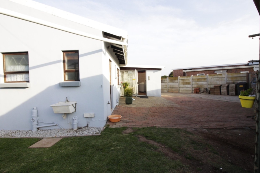 3 Bedroom Property for Sale in Wavecrest Eastern Cape